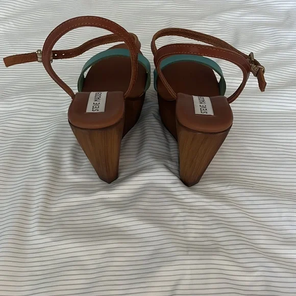 Size 5 wedges - Picture 3 of 5